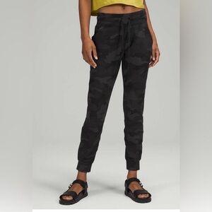 Lululemon Ready to Rulu Black Camo Joggers 28”